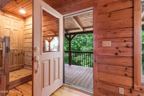 Entry Way - 960 Ogreeta Rd, Murphy, NC 28906 photo 6 of 13