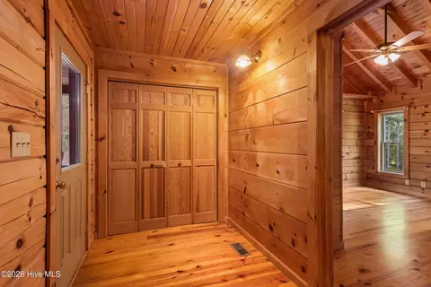 Entry Way - 960 Ogreeta Rd, Murphy, NC 28906 photo 3 of 13