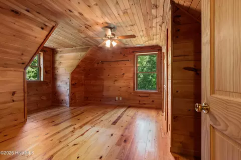 Bedroom - 960 Ogreeta Rd, Murphy, NC 28906 photo 9 of 11