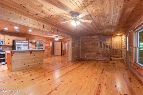 Living - 960 Ogreeta Rd, Murphy, NC 28906 photo 4 of 6