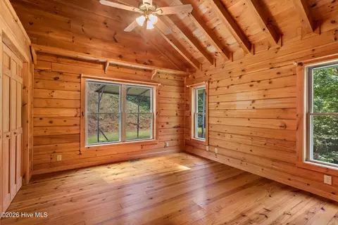 Bedroom - 960 Ogreeta Rd, Murphy, NC 28906 photo 2 of 11
