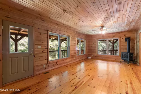 Living - 960 Ogreeta Rd, Murphy, NC 28906 photo 6 of 6