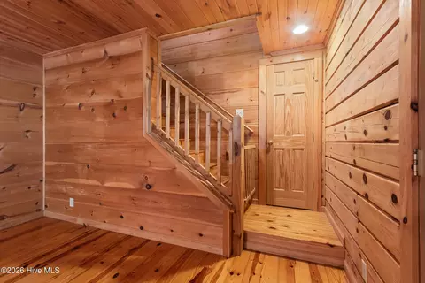 Entry Way - 960 Ogreeta Rd, Murphy, NC 28906 photo 7 of 13