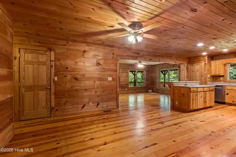 Living - 960 Ogreeta Rd, Murphy, NC 28906 photo 2 of 6