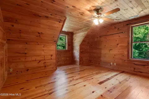 Bedroom - 960 Ogreeta Rd, Murphy, NC 28906 photo 10 of 11