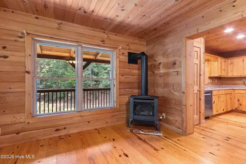 Living - 960 Ogreeta Rd, Murphy, NC 28906 photo 5 of 6