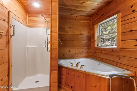 Bath - 960 Ogreeta Rd, Murphy, NC 28906 photo 4 of 7
