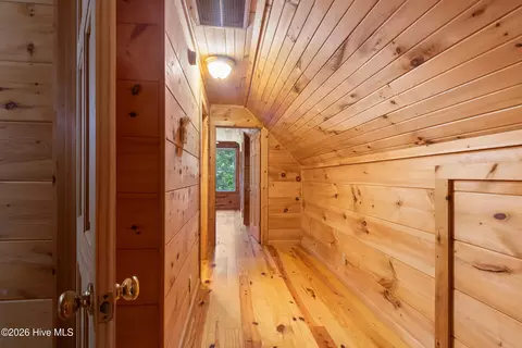 Entry Way - 960 Ogreeta Rd, Murphy, NC 28906 photo 9 of 13