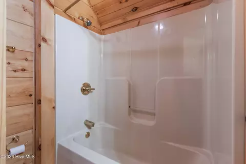 Bath - 960 Ogreeta Rd, Murphy, NC 28906 photo 7 of 7