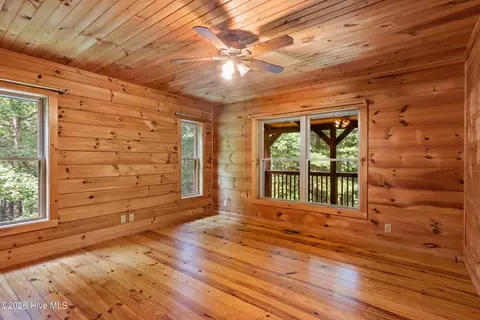 Bedroom - 960 Ogreeta Rd, Murphy, NC 28906 photo 4 of 11