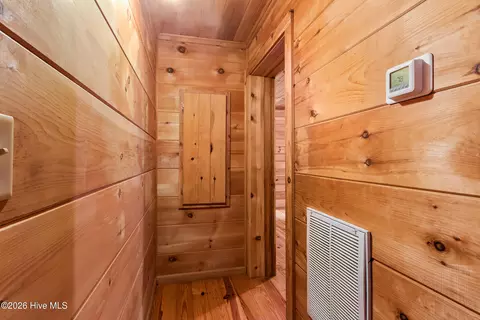 Entry Way - 960 Ogreeta Rd, Murphy, NC 28906 photo 4 of 13