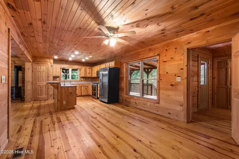 Entry Way - 960 Ogreeta Rd, Murphy, NC 28906 photo 5 of 13