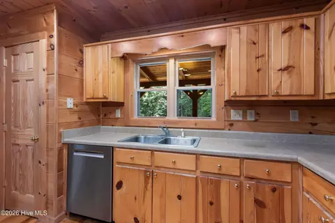 Kitchen - 960 Ogreeta Rd, Murphy, NC 28906 photo 4 of 4