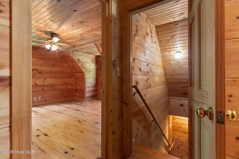 Entry Way - 960 Ogreeta Rd, Murphy, NC 28906 photo 8 of 13