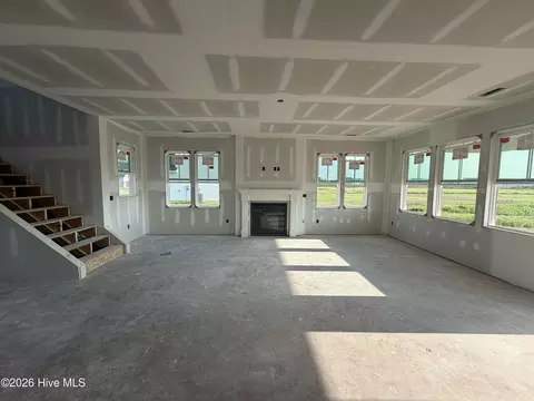 Living - 823 Tupelo Tree Dr, Hubert, NC 28539 photo 2 of 5