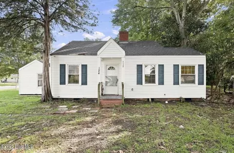 124 Sherwood Rd, Jacksonville, NC 28540