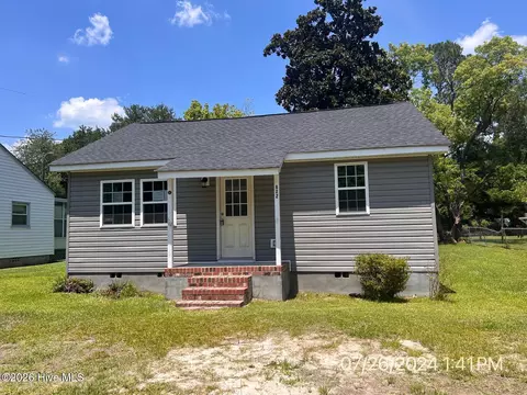 622 E Vance St, Laurinburg, NC 28352
