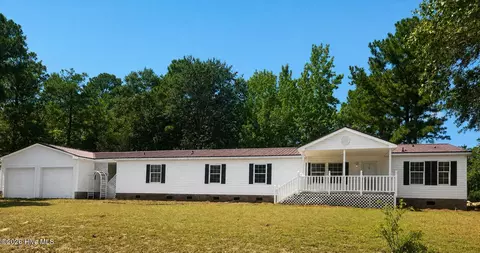 138 River Oaks Dr, Stella, NC 28582