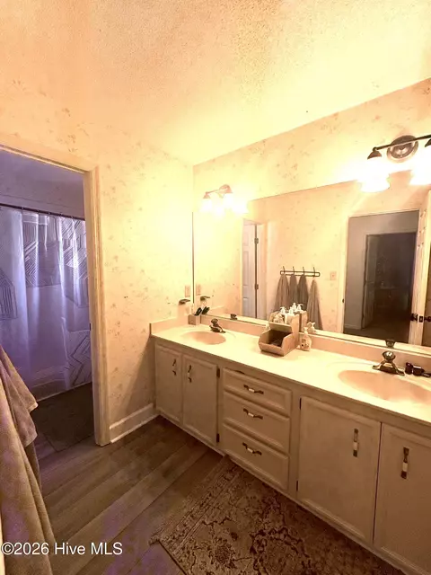 Bath - 523 Brandermill Rd, Evans, GA 30809 photo 3 of 5