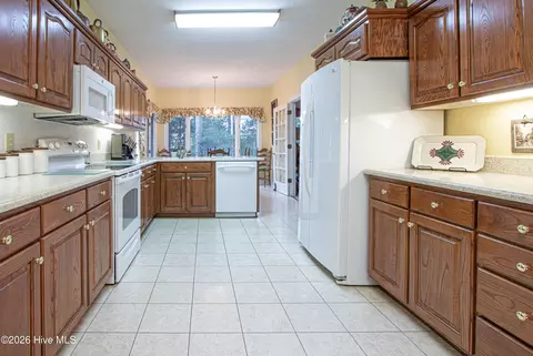 Kitchen - 7 Overcup Ln, Pinehurst, NC 28374 photo 2 of 2