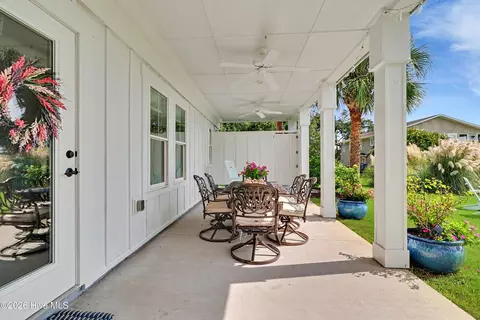 Exterior - 141 Cove Side Ln, Hampstead, NC 28443 photo 6 of 14