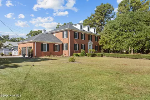 415 Woodland Dr, Jacksonville, NC 28540
