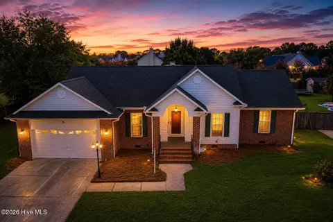 204 Hudson Ln, Jacksonville, NC 28540