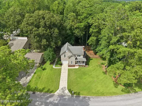 128 Robinhood Dr, Jacksonville, NC 28546