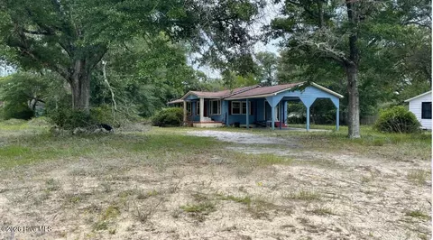 415 W Owens St, Southport, NC 28461
