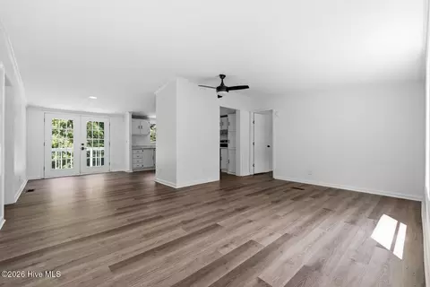 Living - 410 Pond View Cir, Hampstead, NC 28443 photo 1 of 4