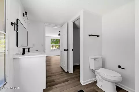 Bath - 410 Pond View Cir, Hampstead, NC 28443 photo 1 of 3