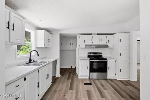 Kitchen - 410 Pond View Cir, Hampstead, NC 28443 photo 1 of 1