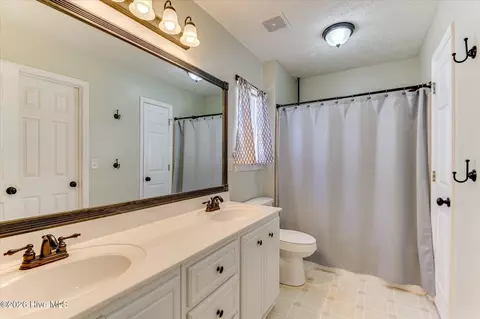 Bath - 772 Faircloth Commons Rd, Evans, GA 30809 photo 1 of 3