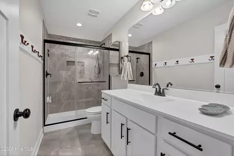 Bath - 11 Sailview Ct, Hampstead, NC 28443 photo 4 of 4
