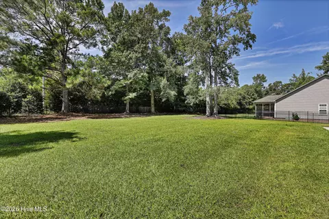 Exterior - 11 Sailview Ct, Hampstead, NC 28443 photo 5 of 7
