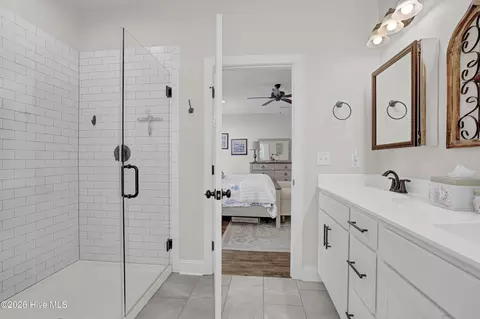 Bath - 11 Sailview Ct, Hampstead, NC 28443 photo 3 of 4