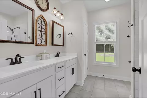 Bath - 11 Sailview Ct, Hampstead, NC 28443 photo 2 of 4