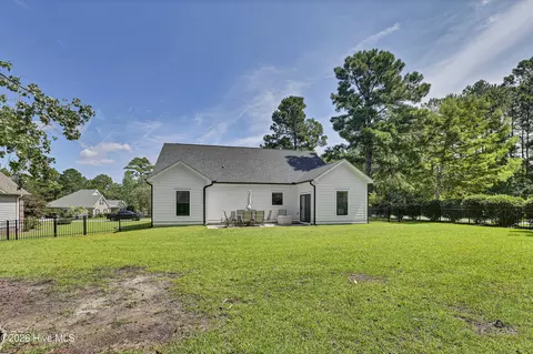 Exterior - 11 Sailview Ct, Hampstead, NC 28443 photo 6 of 7