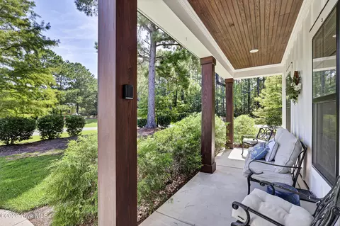 Exterior - 11 Sailview Ct, Hampstead, NC 28443 photo 2 of 7