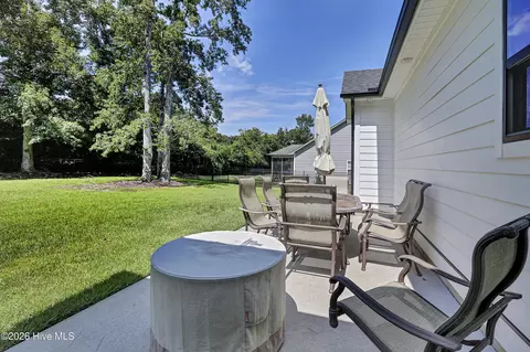Exterior - 11 Sailview Ct, Hampstead, NC 28443 photo 3 of 7