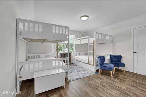Bedroom - 11 Sailview Ct, Hampstead, NC 28443 photo 3 of 3