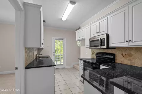 Kitchen - 2121 Reserve Ln, Augusta, GA 30907 photo 2 of 6