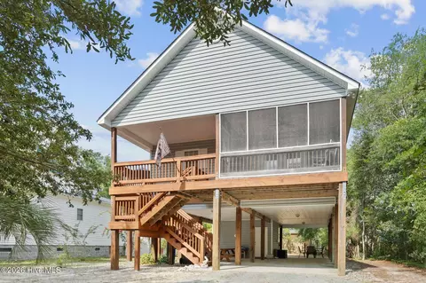 143 NE 4th St, Oak Island, NC 28465