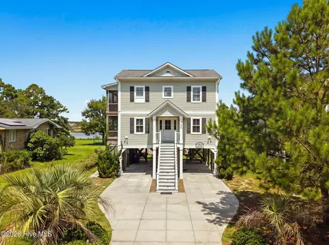 5106 E Yacht Dr, Oak Island, NC 28465