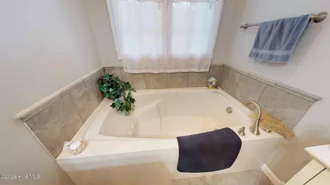 Bath - 28 Devon Dr, Pinehurst, NC 28374 photo 6 of 9
