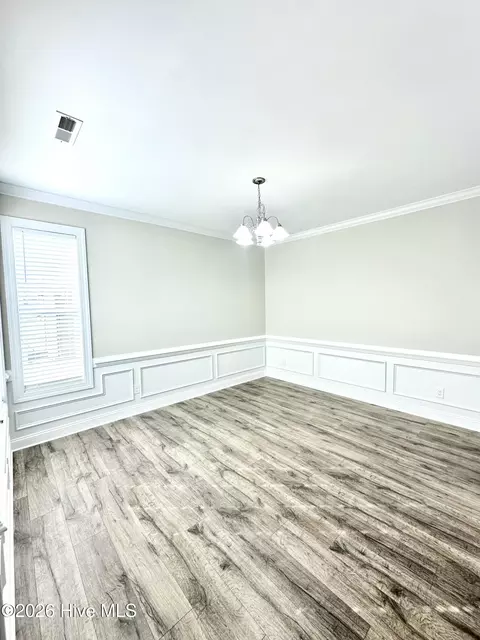 Dining - 3009 Sharpnose St, New Bern, NC 28562 photo 2 of 2