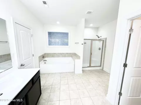 Bath - 3009 Sharpnose St, New Bern, NC 28562 photo 2 of 5