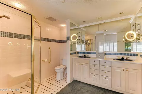 Bath - 1 7th St #1404, Augusta, GA 30901 photo 2 of 4