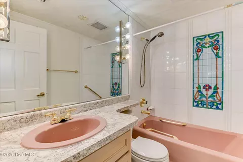 Bath - 1 7th St #1404, Augusta, GA 30901 photo 1 of 4