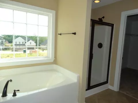 Bath - 1033 Ardrey Cir, Evans, GA 30809 photo 2 of 3